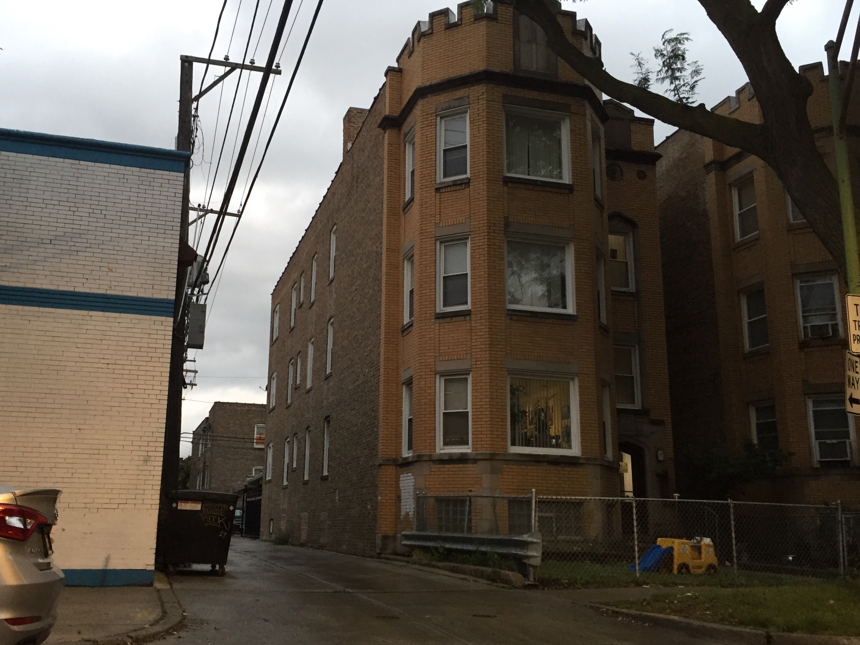 A three-flat Chicago apartment building.