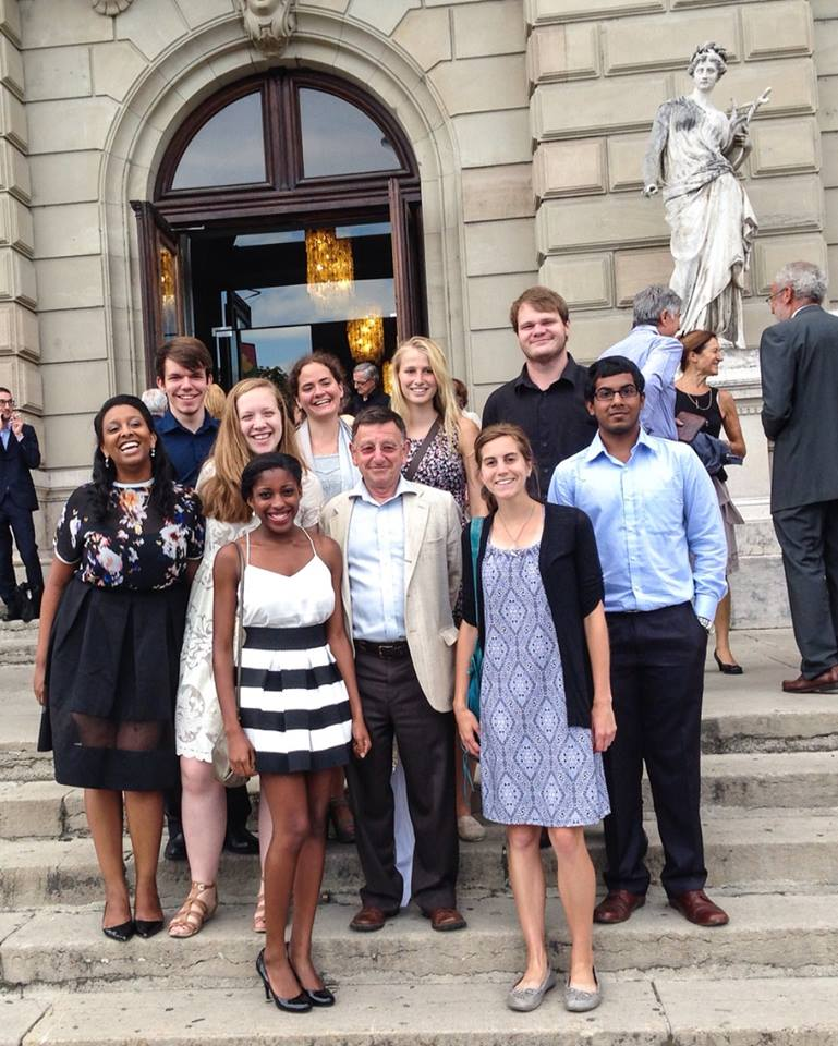 Picture of members of the Global Seminar Group posing on steps in front of the Geneva Opera.